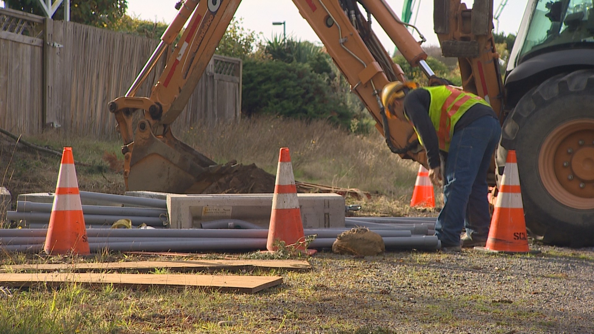 Seattle takes over a year to repair neighborhood streetlight